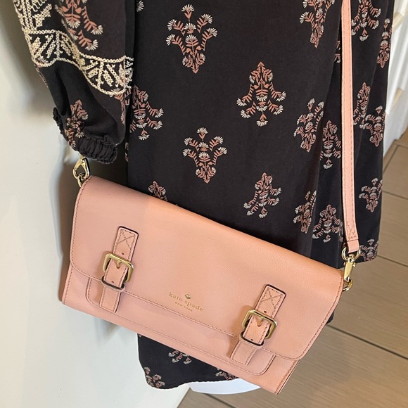 kate spade Handbags - Kate Spade Pink Crossbody Bag